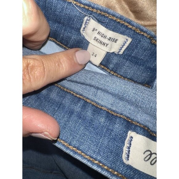 Madewell 9 Inch High Rise Med. Wash Distressed Jeans Size 24” Chewed Hem Raw R - Picture 4 of 5